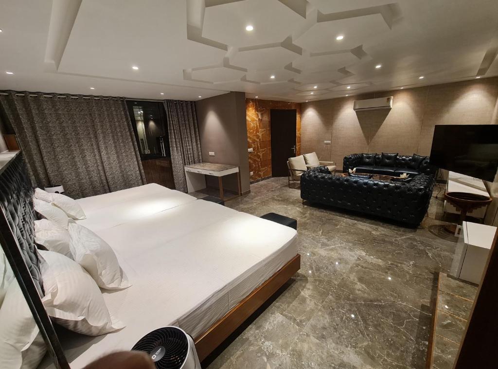 a bedroom with a bed and a living room at Hotel Royal Castle Grand in New Delhi