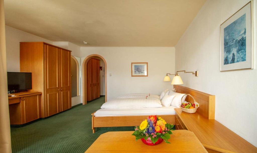 Postel nebo postele na pokoji v ubytování Hotel Filser