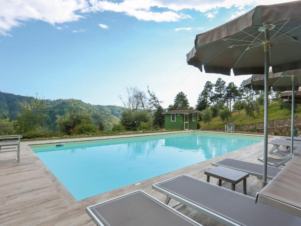 Bazén v ubytovaní Holiday Home Noce by Interhome alebo v jeho blízkosti