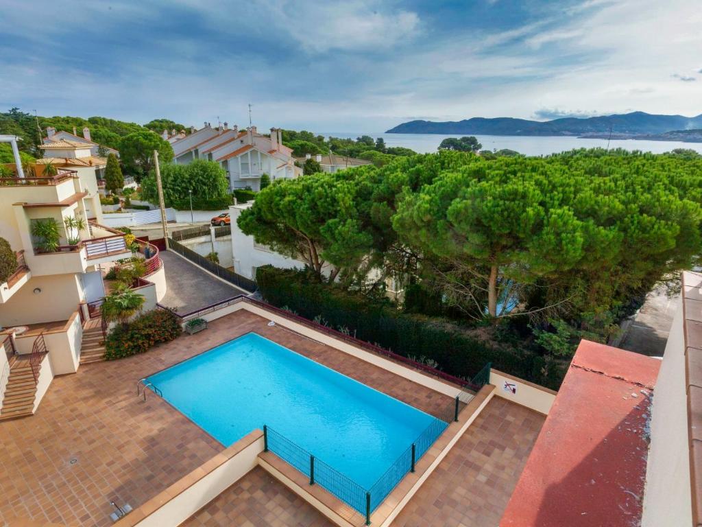 an overhead view of a swimming pool on a house at Holiday Home Wouters by Interhome in El Puerto