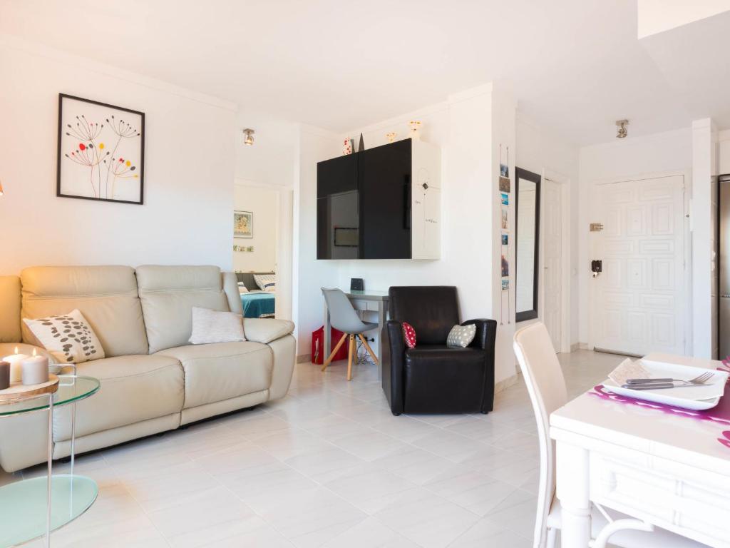 A television and/or entertainment centre at Apartment Club Nautic-22 by Interhome