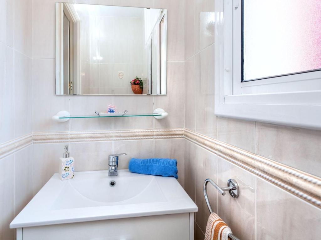 Koupelna v ubytování Holiday Home Niviroma by Interhome