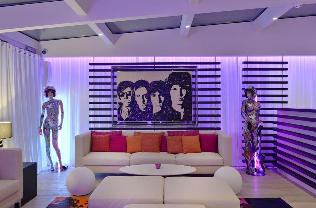 Zona de estar de N’vY Manotel