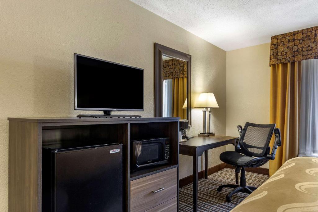 Quality Inn & Suites - Greensboro-High Point - King Room - Niet -roken