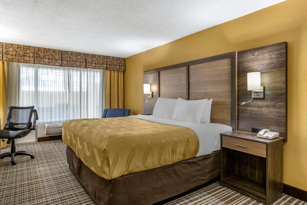 Quality Inn & Suites - Greensboro-High Point - King Room - Toegankelijk/niet Roken
