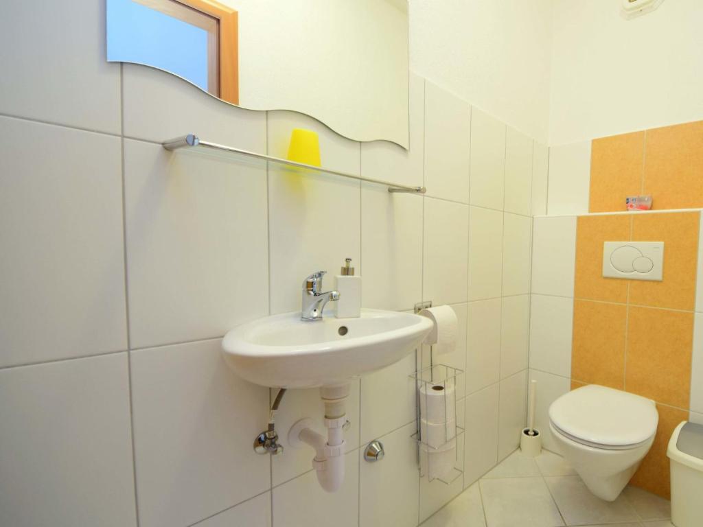 Kúpeľňa v ubytovaní Apartment Anđa-2 by Interhome