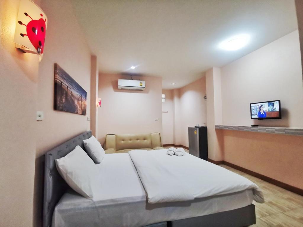 Postel nebo postele na pokoji v ubytování โรงแรมประทับใจ