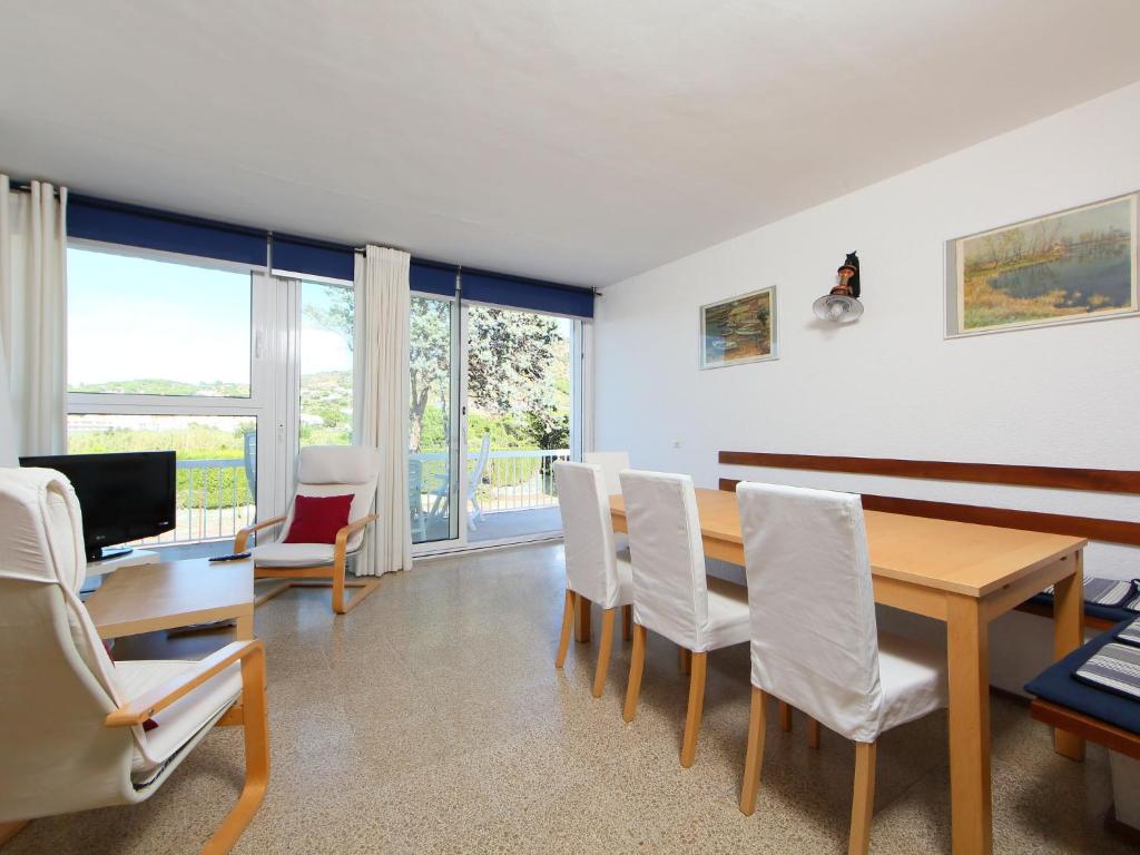 A seating area at Apartment Agus by Interhome