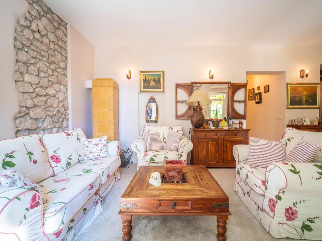 Posezení v ubytování Holiday Home Villa Mo-Re by Interhome