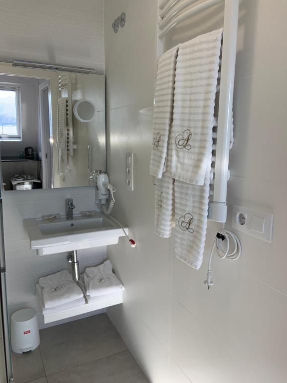 A bathroom at Hostal Antolín