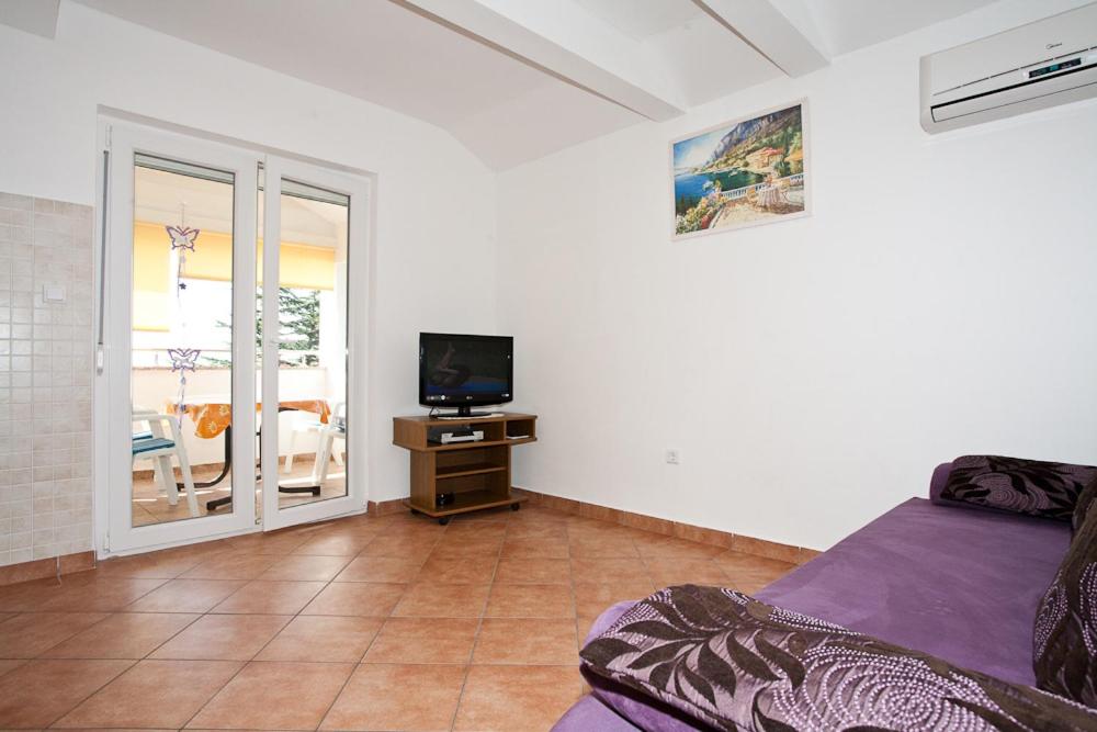 Telewizja i/lub zestaw kina domowego w obiekcie Apartments Mato