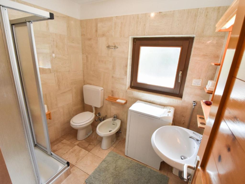 A bathroom at Apartment Fontanelle-1 by Interhome