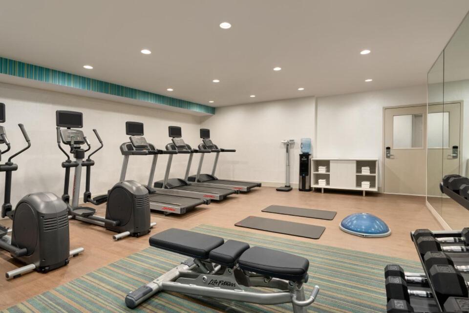 Fitness centrum a/nebo fitness zařízení v ubytování Holiday Inn Express - Jamaica - JFK AirTrain - NYC by IHG