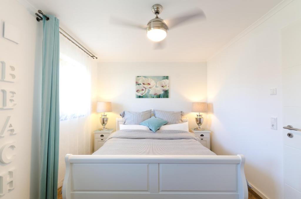 Postel nebo postele na pokoji v ubytování Ostseestrandliebe Villa Sanddorn Nr2