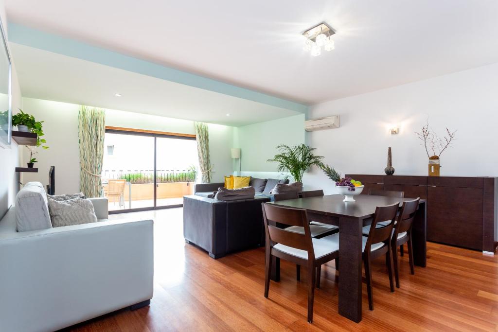 Posezení v ubytování Baia da Luz - Great Light apartment