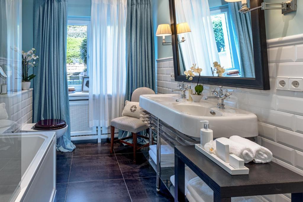 Um banheiro em House of Hütter- Heidelberg Suites Boutique