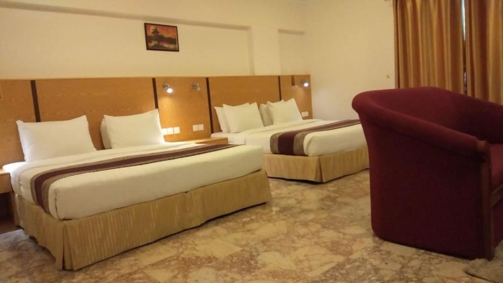 Postel nebo postele na pokoji v ubytování Al Reef Hotel