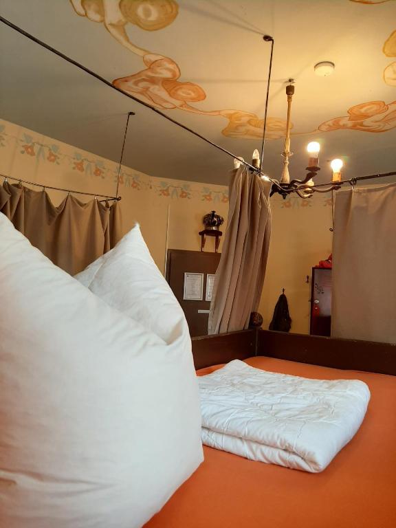 Postel nebo postele na pokoji v ubytování Hostel Lollis Homestay Dresden