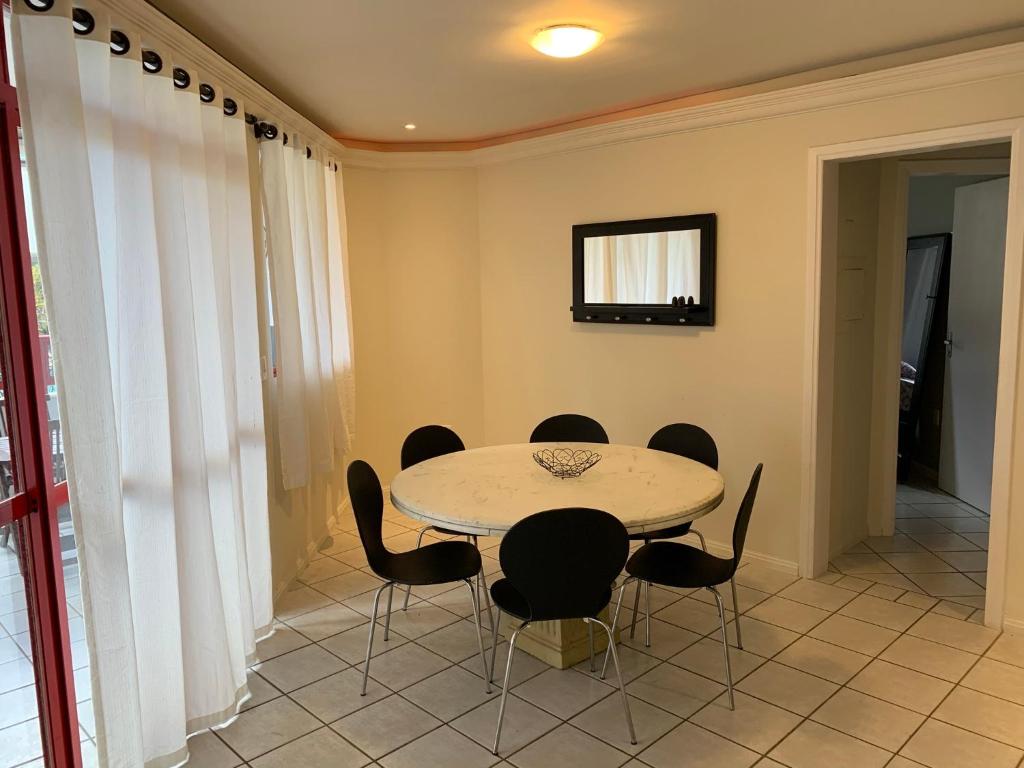  Apartamento 2 suítes e 2 quartos pé na areia