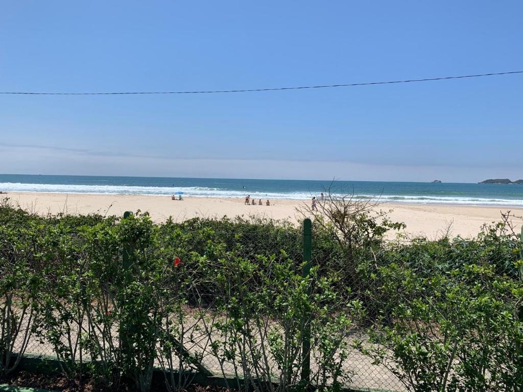  Apartamento 2 suítes e 2 quartos pé na areia