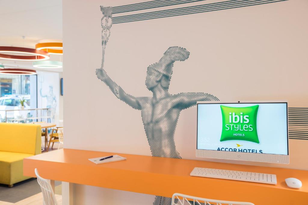 TV a/nebo společenská místnost v ubytování ibis Styles Athens Routes