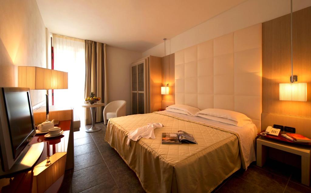 a hotel room with a bed and a television at Grand Hotel Admiral Palace in Chianciano Terme