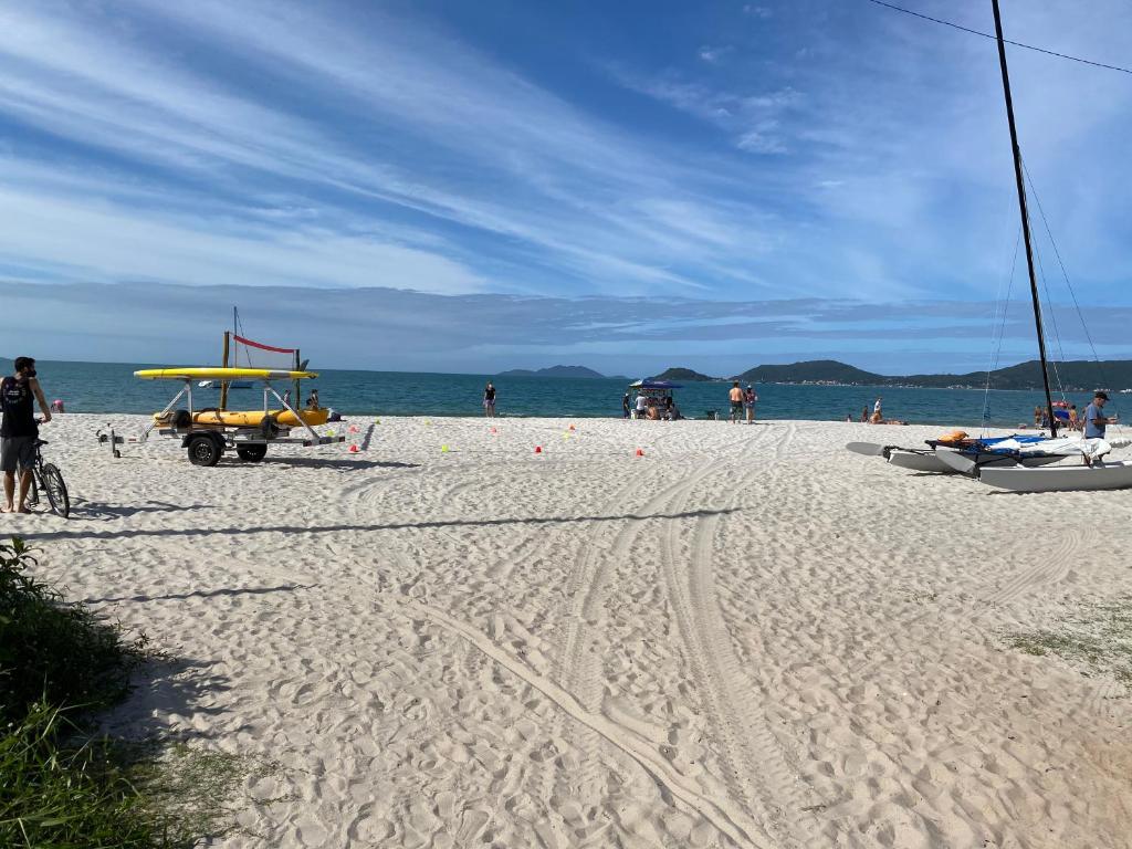  Kitnet Canasvieiras 100 metros da praia