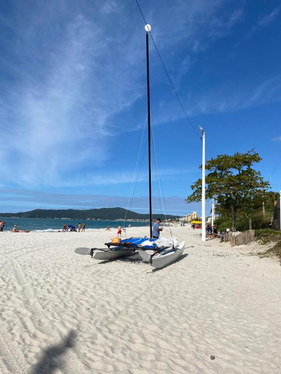  Kitnet Canasvieiras 100 metros da praia