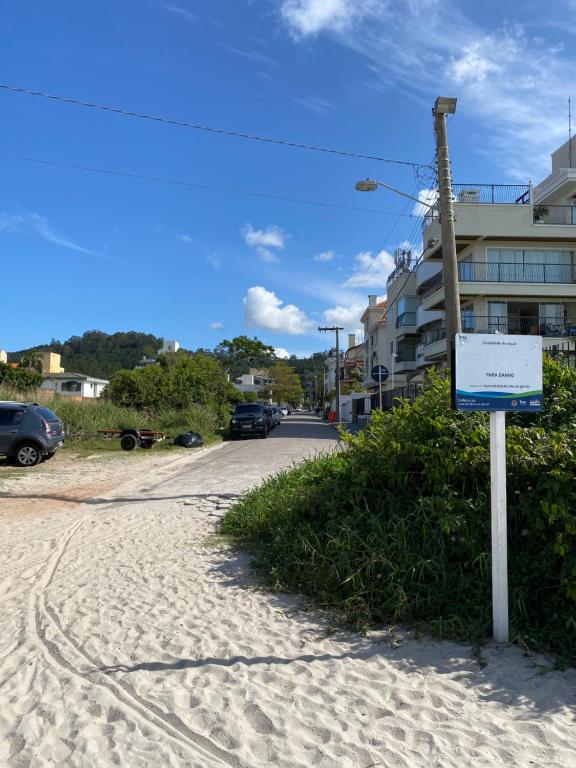  Kitnet Canasvieiras 100 metros da praia