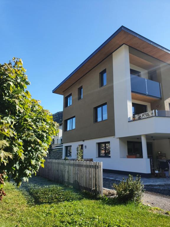 Budova, v ktorej sa apartmán nachádza