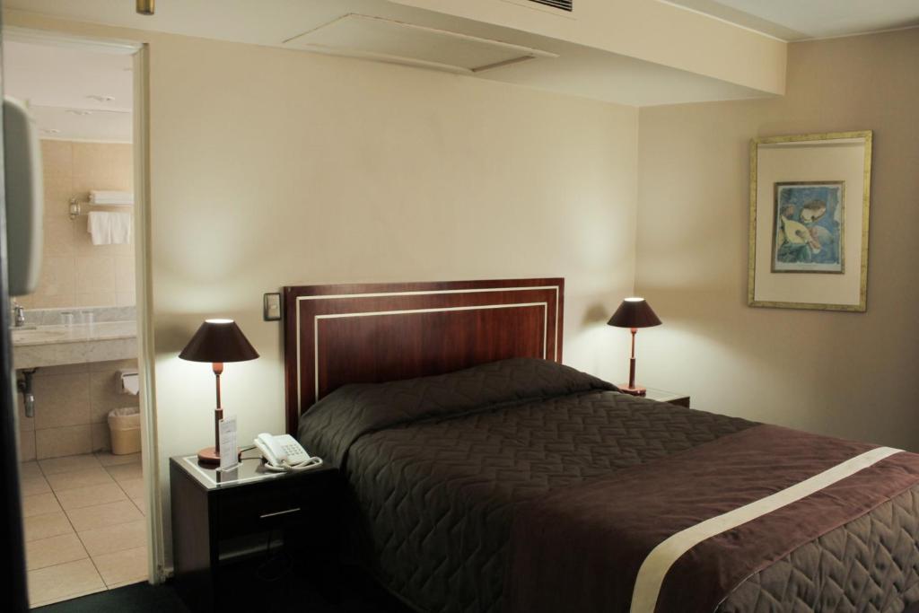 Postel nebo postele na pokoji v ubytování Hotel Leonardo da Vinci