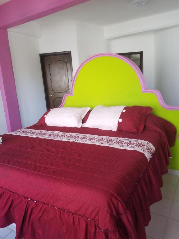 Postel nebo postele na pokoji v ubytování Hotel Real del Quijote a sólo 50 metros de la playa