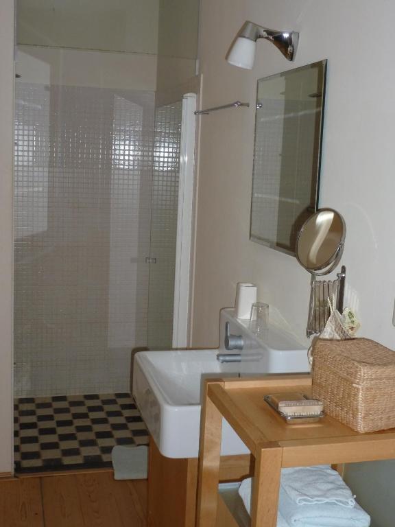 Een badkamer bij Hotel het Oude Postkantoor