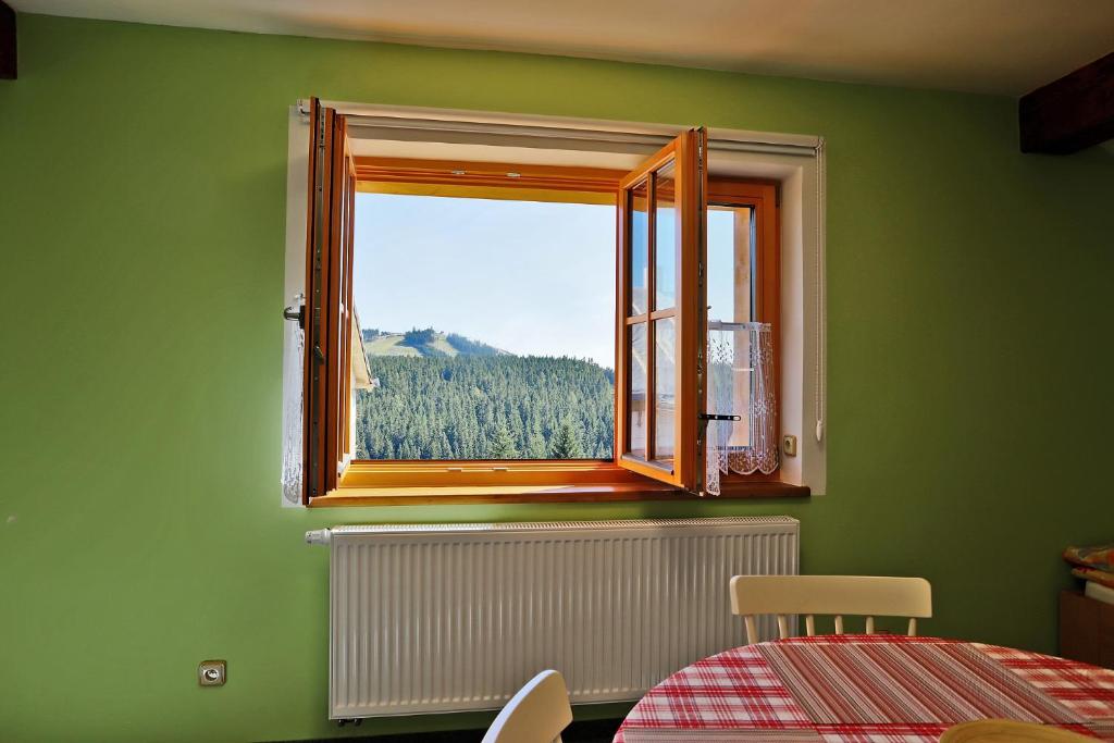 Nespecifikovaný výhled na hory nebo výhled na hory při pohledu z apartmánu