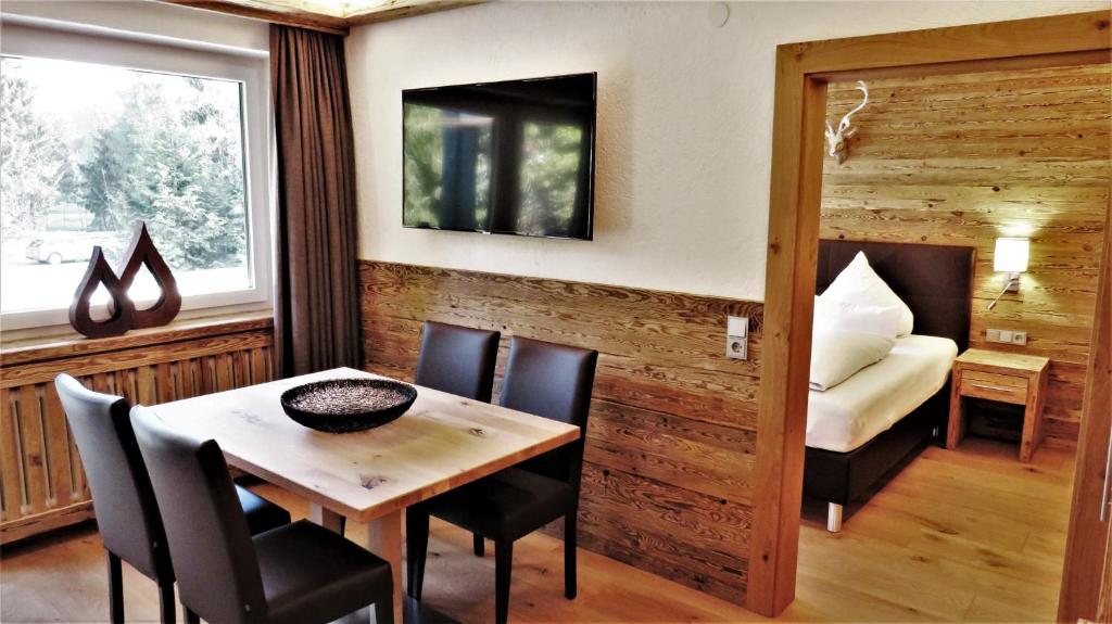 Postel nebo postele na pokoji v ubytování Almhof Kitzlodge - Alpine Lifestyle Hotel