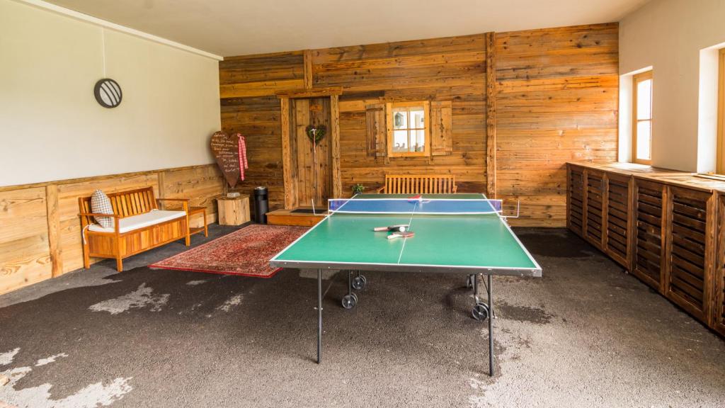 Stolní tenis v ubytování Landhaus Dorfbäck nebo okolí