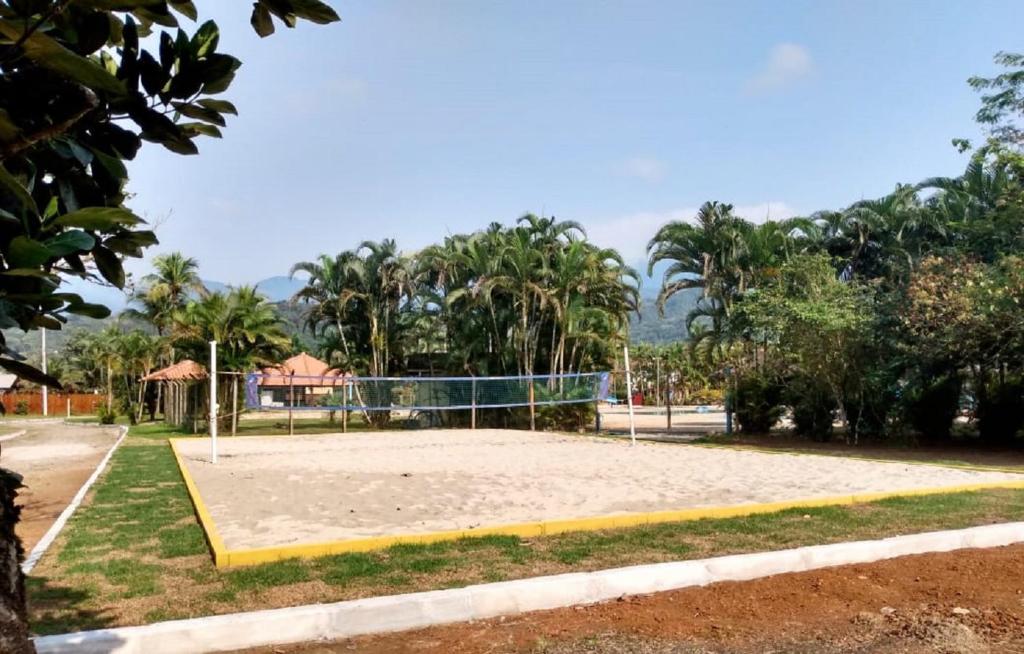  Casa em Ubatuba - Condomínio com acesso ao Rio Grande