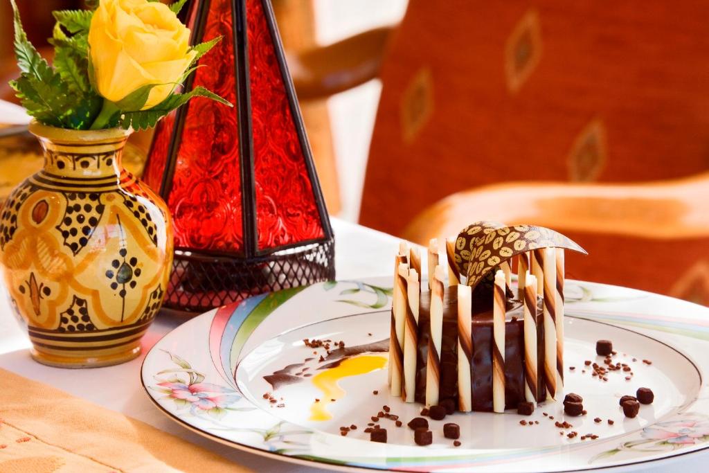Makanan di atau berdekatan hotel
