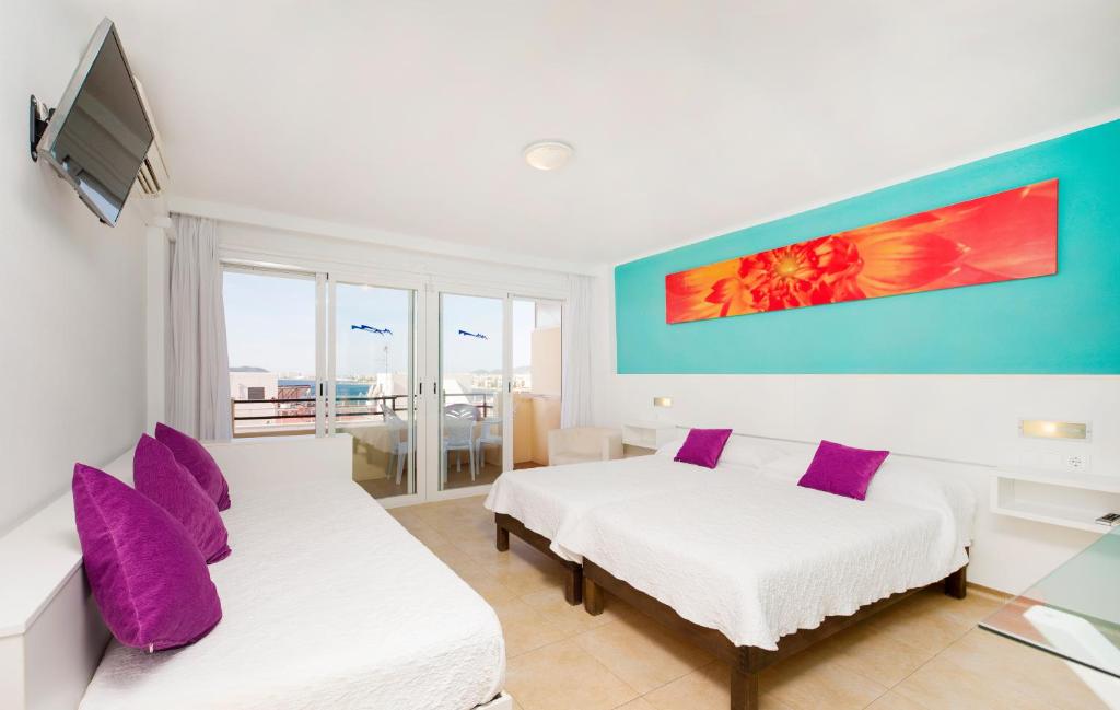 Postel nebo postele na pokoji v ubytování Hostal Costa Blanca