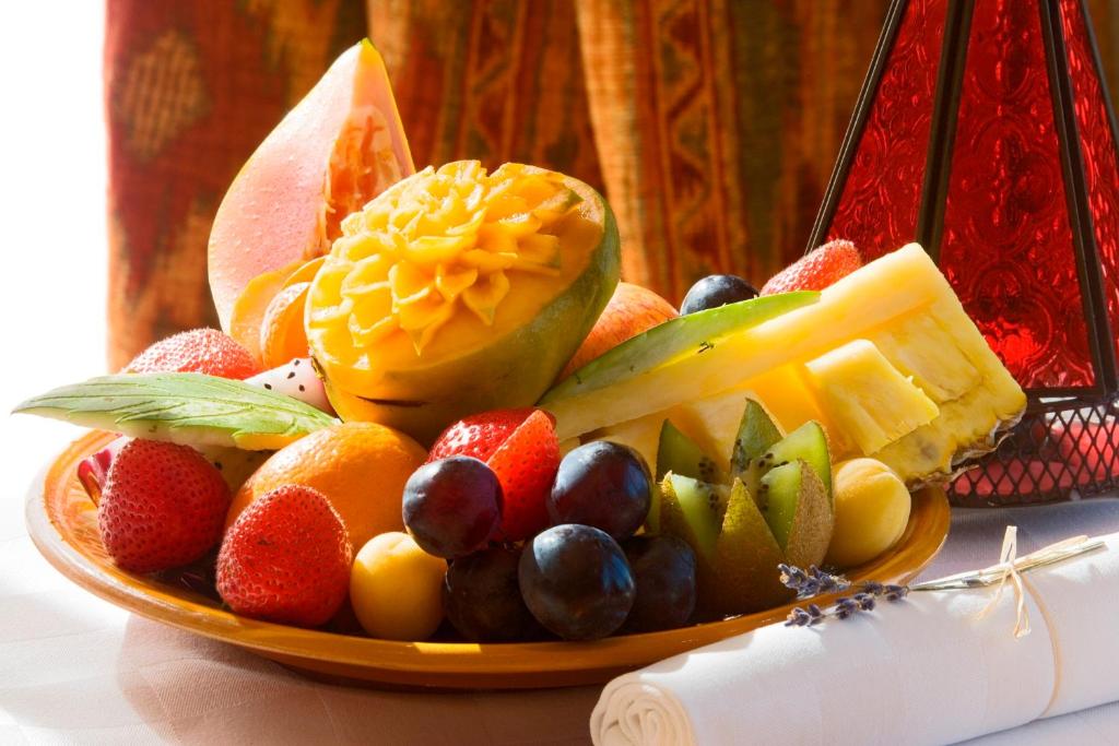 Makanan di atau berdekatan hotel