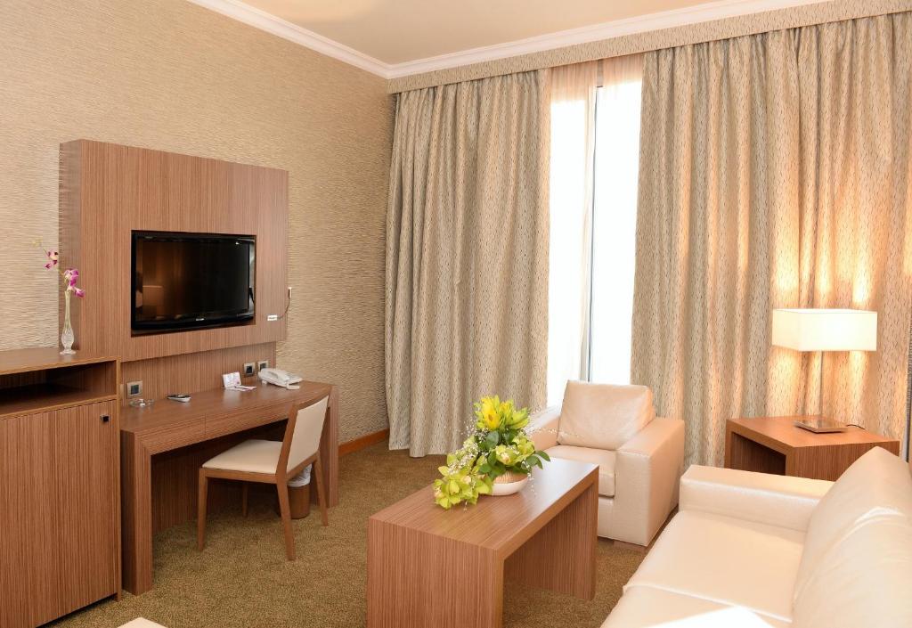 Televisyen dan/atau pusat hiburan di Treffen House Doha - Souq Waqif and next to Msheireb Metro Station