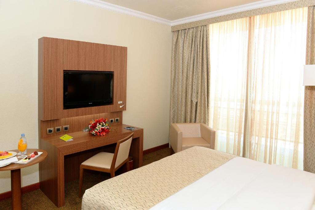 Televisyen dan/atau pusat hiburan di Treffen House Doha - Souq Waqif and next to Msheireb Metro Station