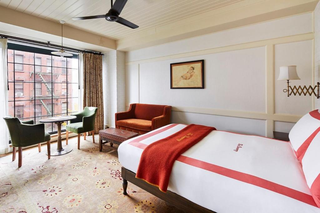 Ένα ή περισσότερα κρεβάτια σε δωμάτιο στο The Bowery Hotel