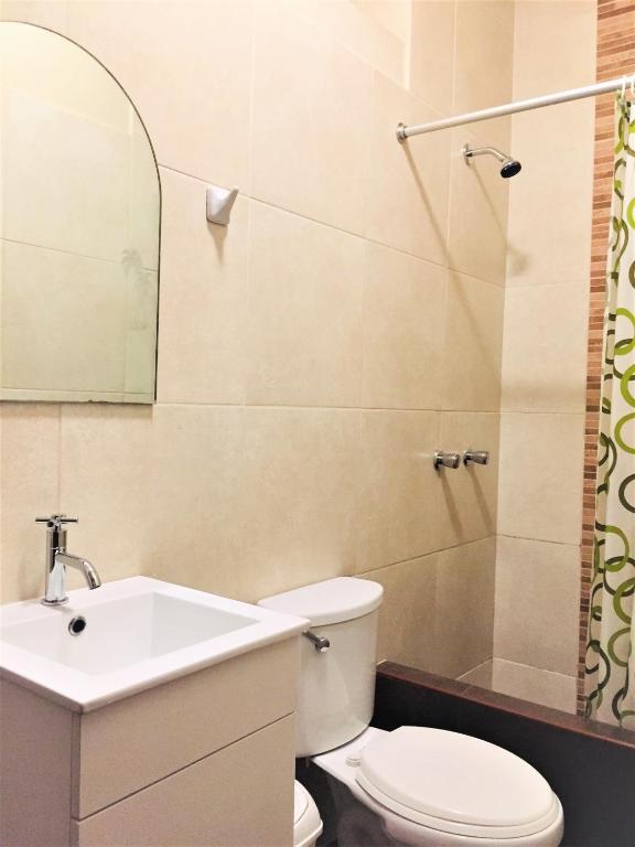 Koupelna v ubytování Hostal Carlos Tenaud