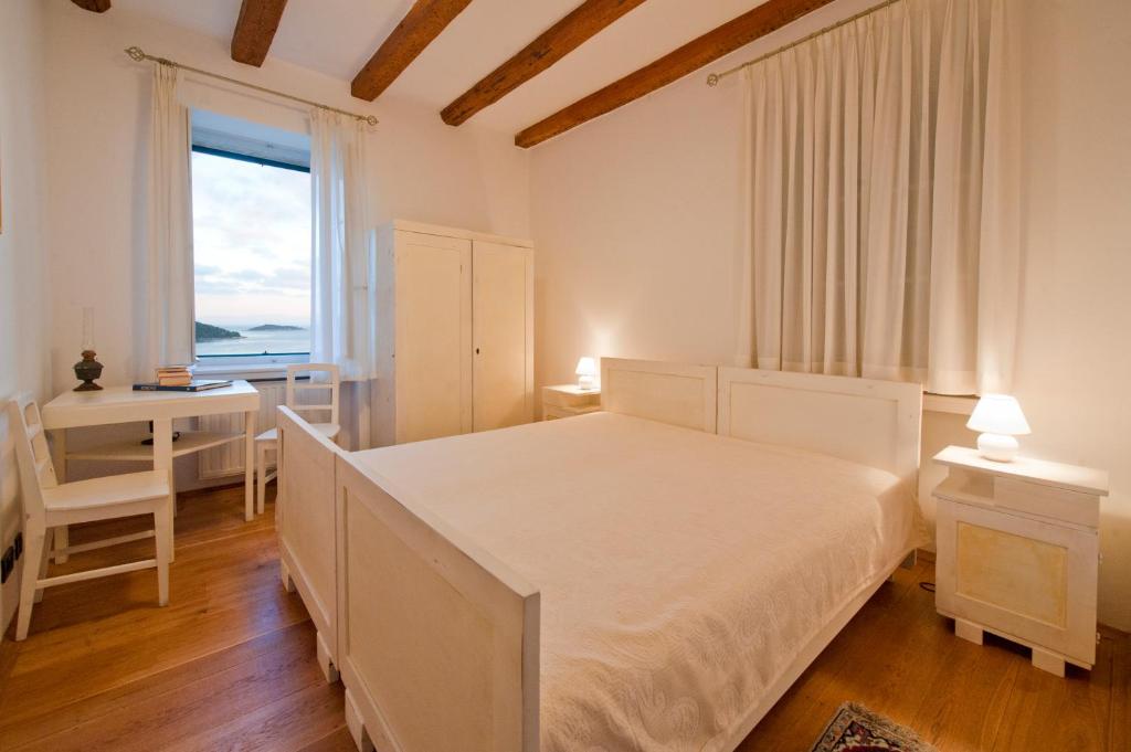 Postel nebo postele na pokoji v ubytování Villa Tangerine Vis