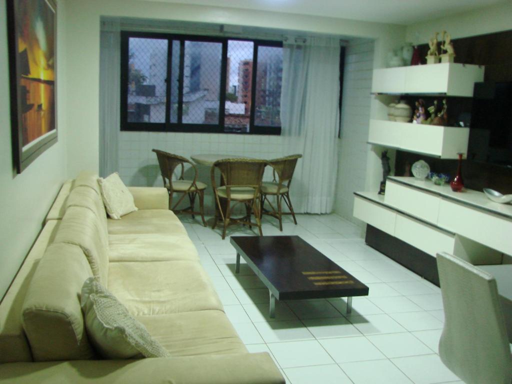  Apartamento em prédio Beira Mar