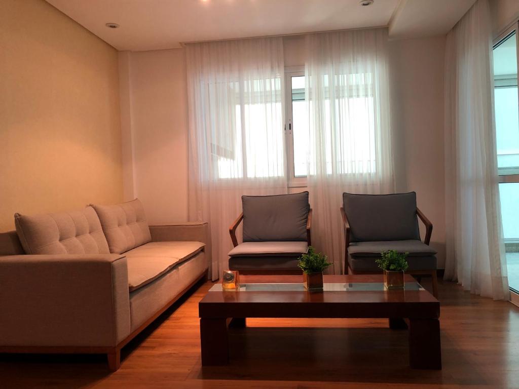  Apartamento IMPECAVÉL - Prédio em frente ao mar