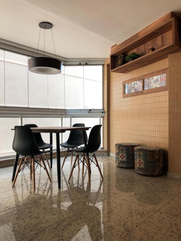  Apartamento IMPECAVÉL - Prédio em frente ao mar