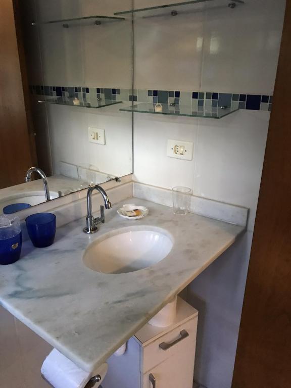  Suíte com Ar + frigobar+ Tv Sky