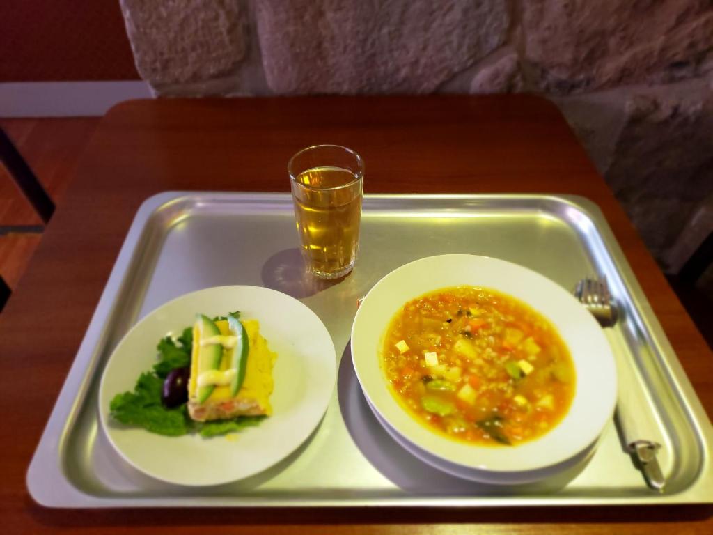 Jídlo v hotelu nebo okolí